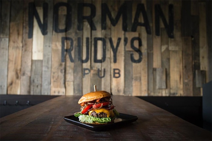 Norman Rudy’s Pub - Après Adventure Spots 