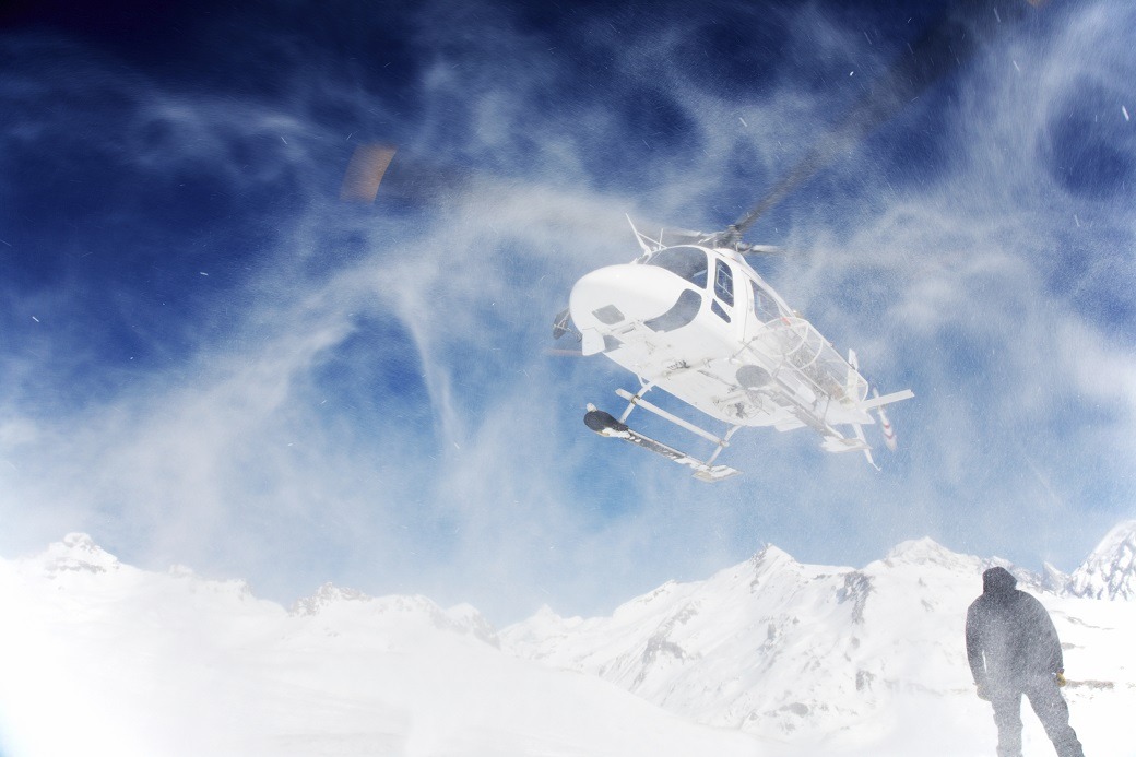 Drop Off - Heli-Skiing - Winter in Squamish